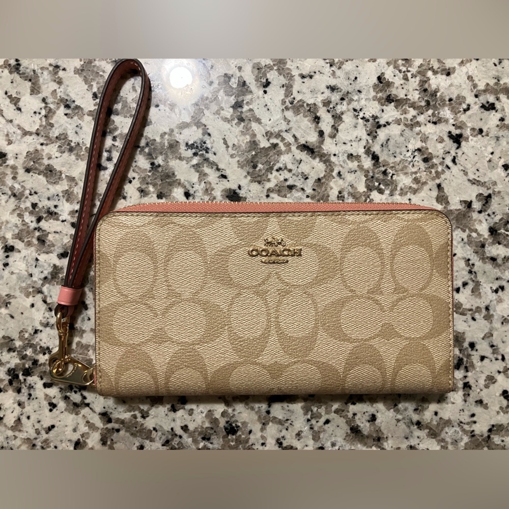 * final price drop * no offers * Coach Signature Beige and Pink Wristlet
